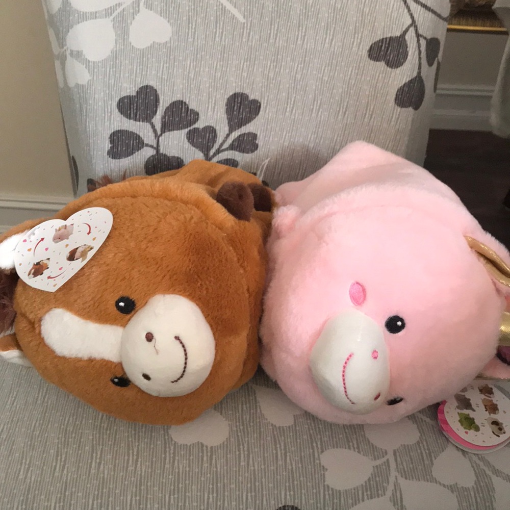 Hug me reversible stuffed animal